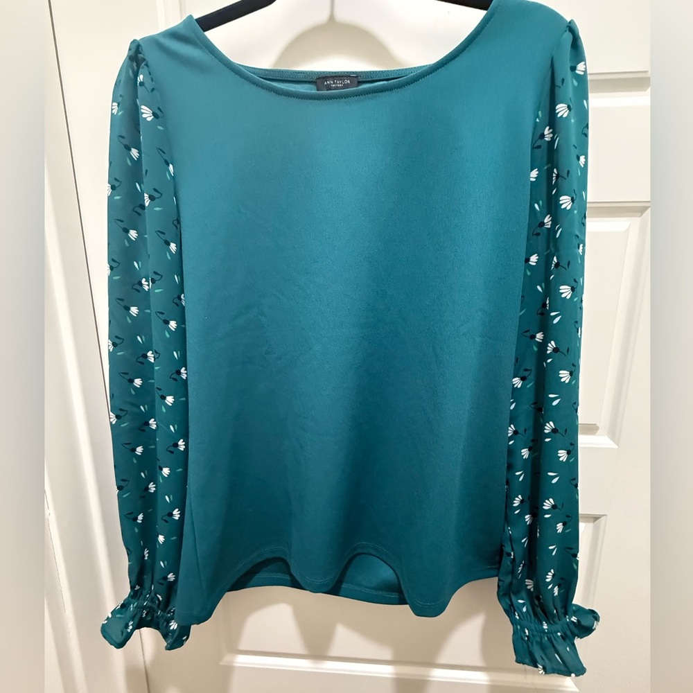 Ann Taylor Factory Green Blouse with Chiffon Floral Sleeves. Size Medium